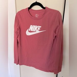 Long sleeve women’s Nike shirt, dusty rose size medium